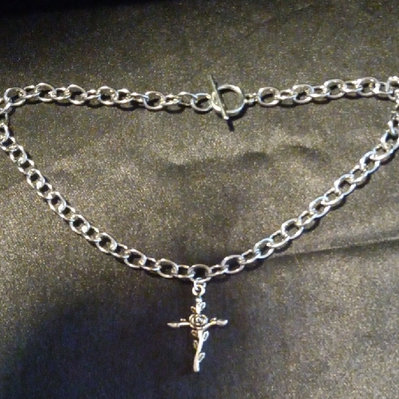 Stylish Silver Chain with Cross Pendant - Picture 1 of 4